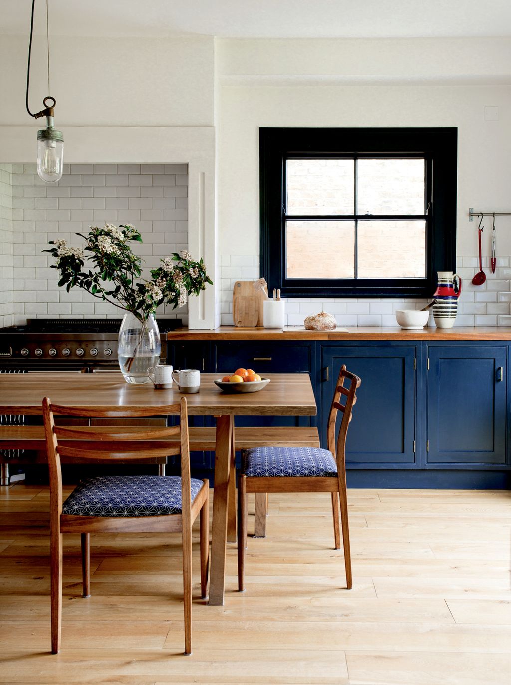 Anna chose Shakerstyle kitchen units and replaced the island with a dining table.
