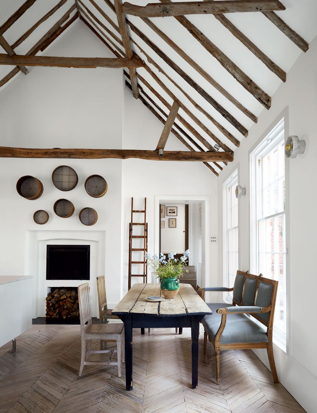 Mixing traditional and modern elements Emma has teamed Bulthaup units and Carrara marble worktops with a refectory table...