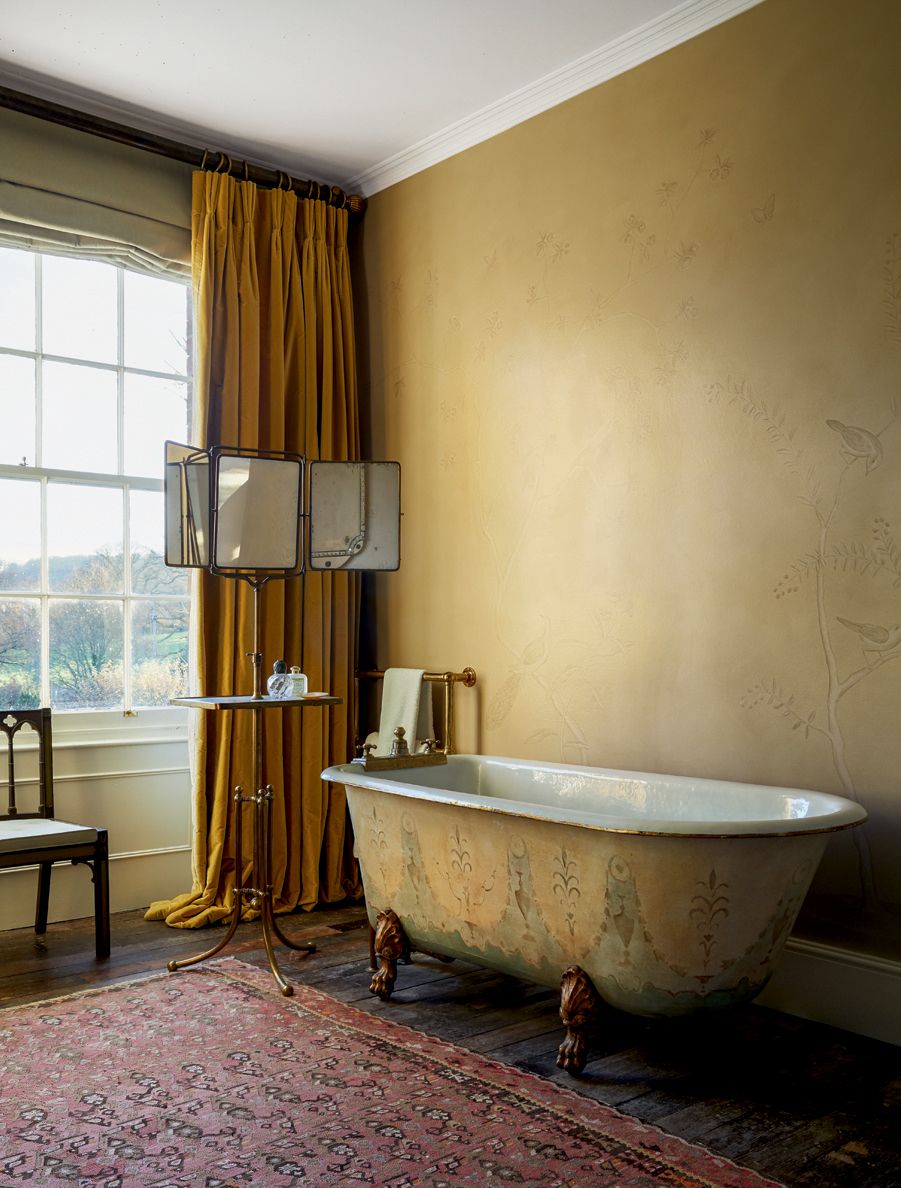 Image may contain Tub Bathtub Indoors and Room