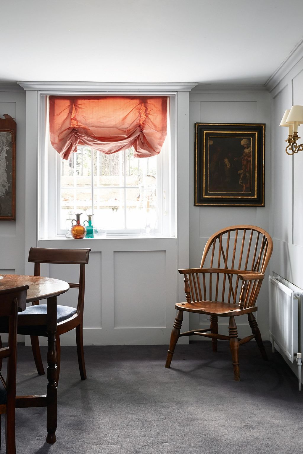 Antique Windsor Chair 50 Ways to Decorate with Brown Antique Furniture | Furnishings