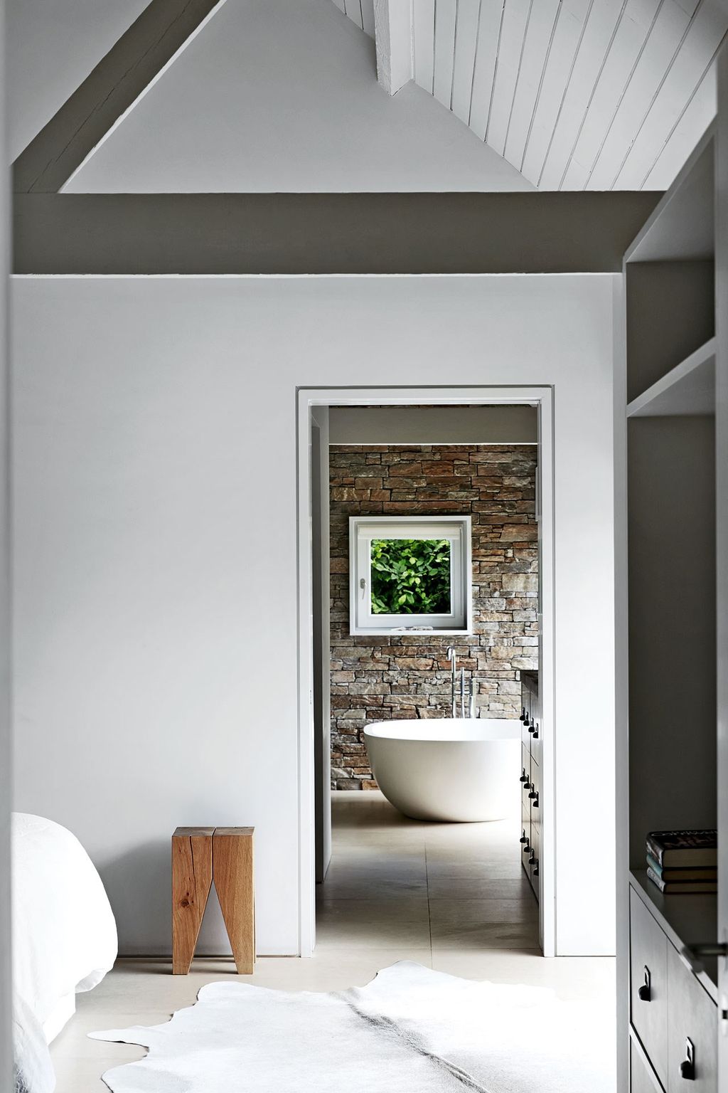 Minimalist barn bedroom with en suite bathroom | Bedroom Decoration Ideas