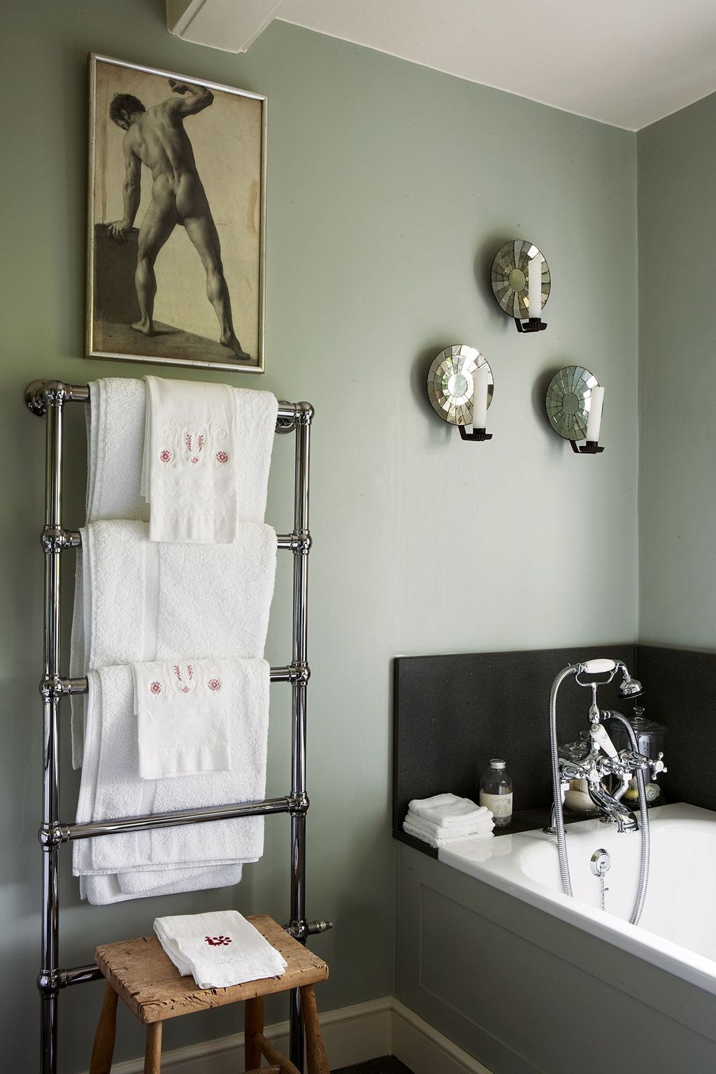 Gipsy House Bathroom | Roald Dahl's Home and Museum