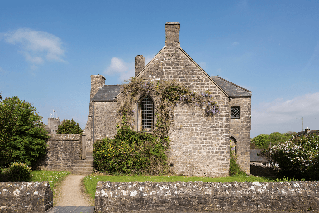 Medieval Old Hall retains all the character of its 1400 origin with its vaulted ceilings huge stone fireplace and spiral...