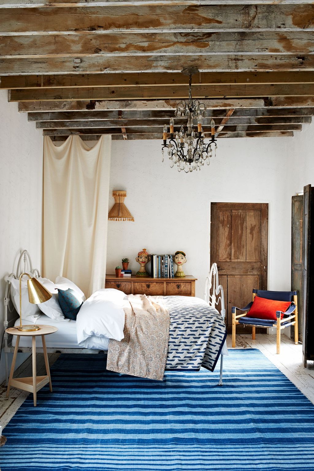 Antique Iron bed  Chandlier  Bedroom Decoration Ideas