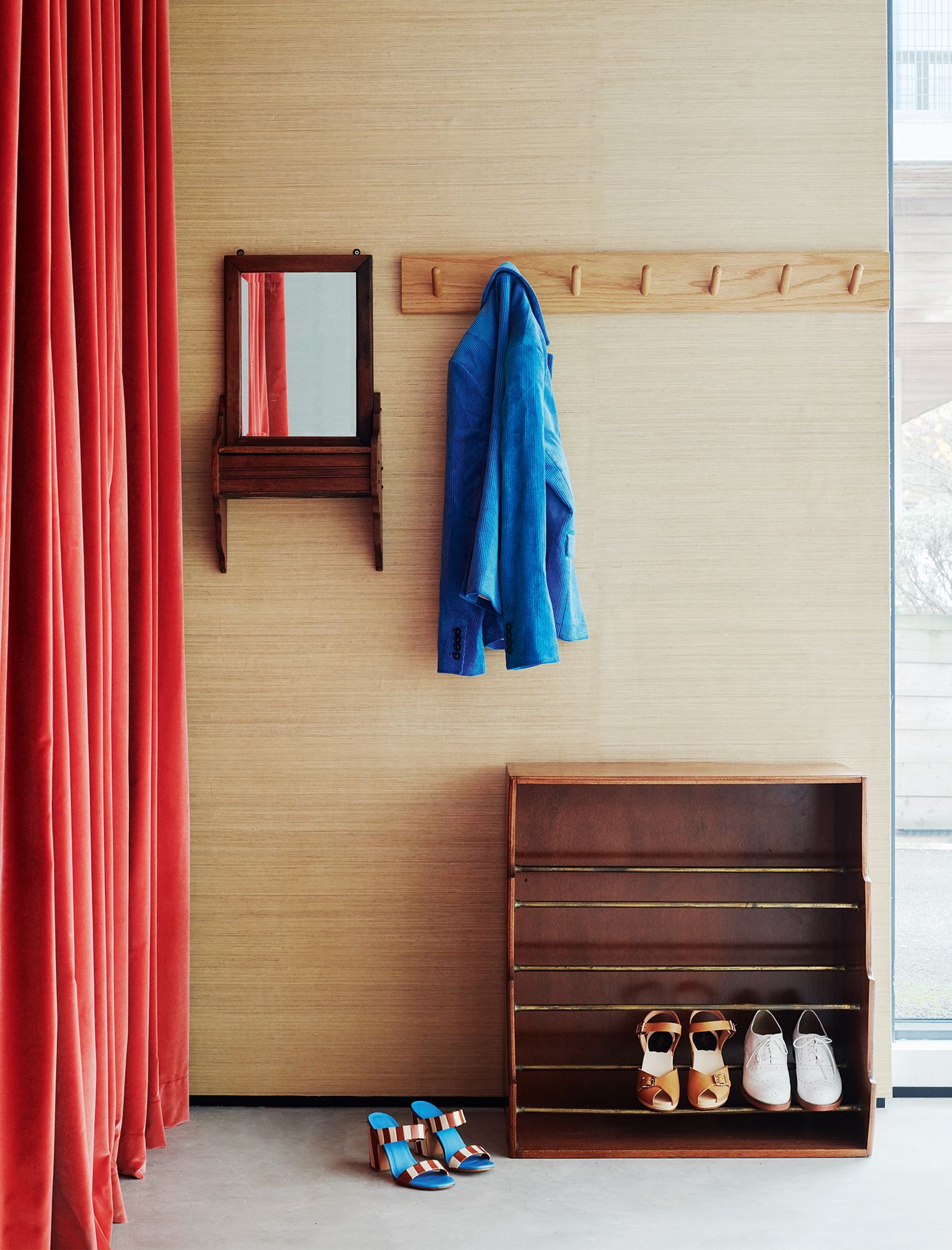 How to decorate a tiny openplan flat