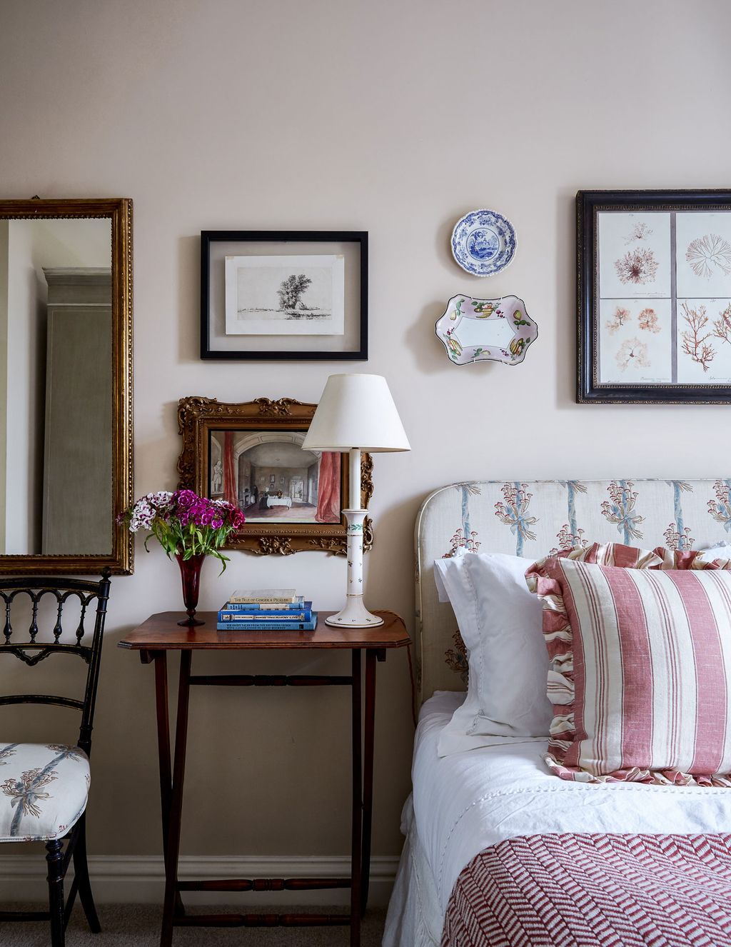 Image may contain Room Indoors Bedroom Interior Design Furniture and Living Room