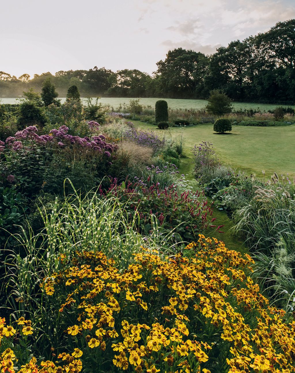 Helenium and zebra grass make an eyecatching combination.