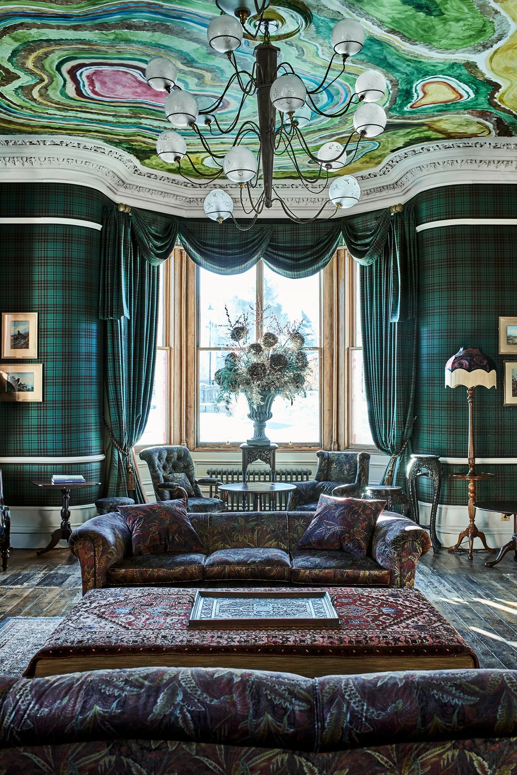 Image may contain Furniture Living Room Room Indoors Couch Interior Design Lobby Lamp Chandelier and Waiting Room