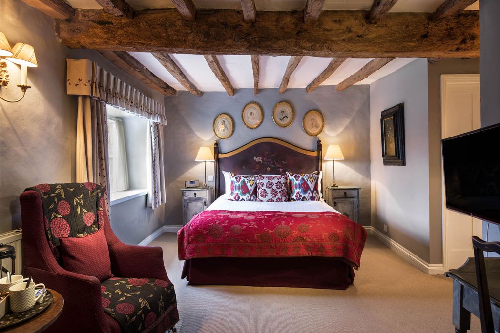 Location Right on the northerly edge of the Cotswolds AONB the village of Ilmington is idyllic. It's small quiet and...