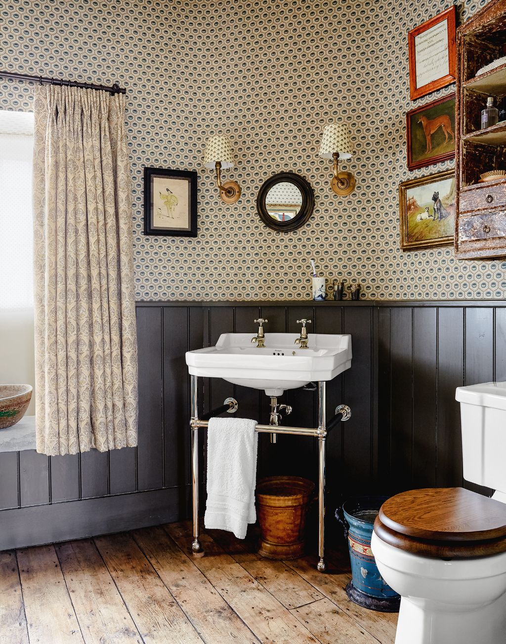 In Robin Muir's Cotswolds house panelling in ‘Salvador oil eggshell by Paint Paper Library is paired with Robert Kimes...