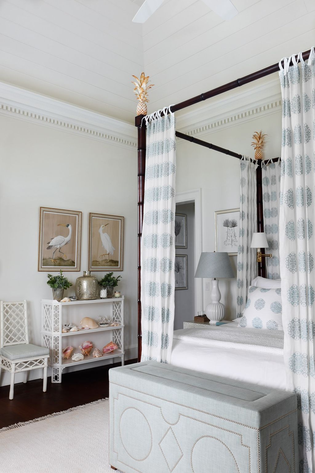 Pale Beach House Bedroom | Bedroom Ideas