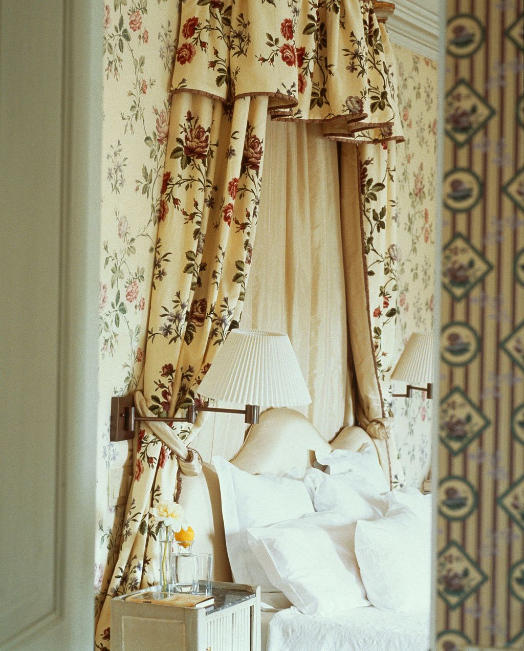 Image may contain Furniture Indoors Room and Living Room