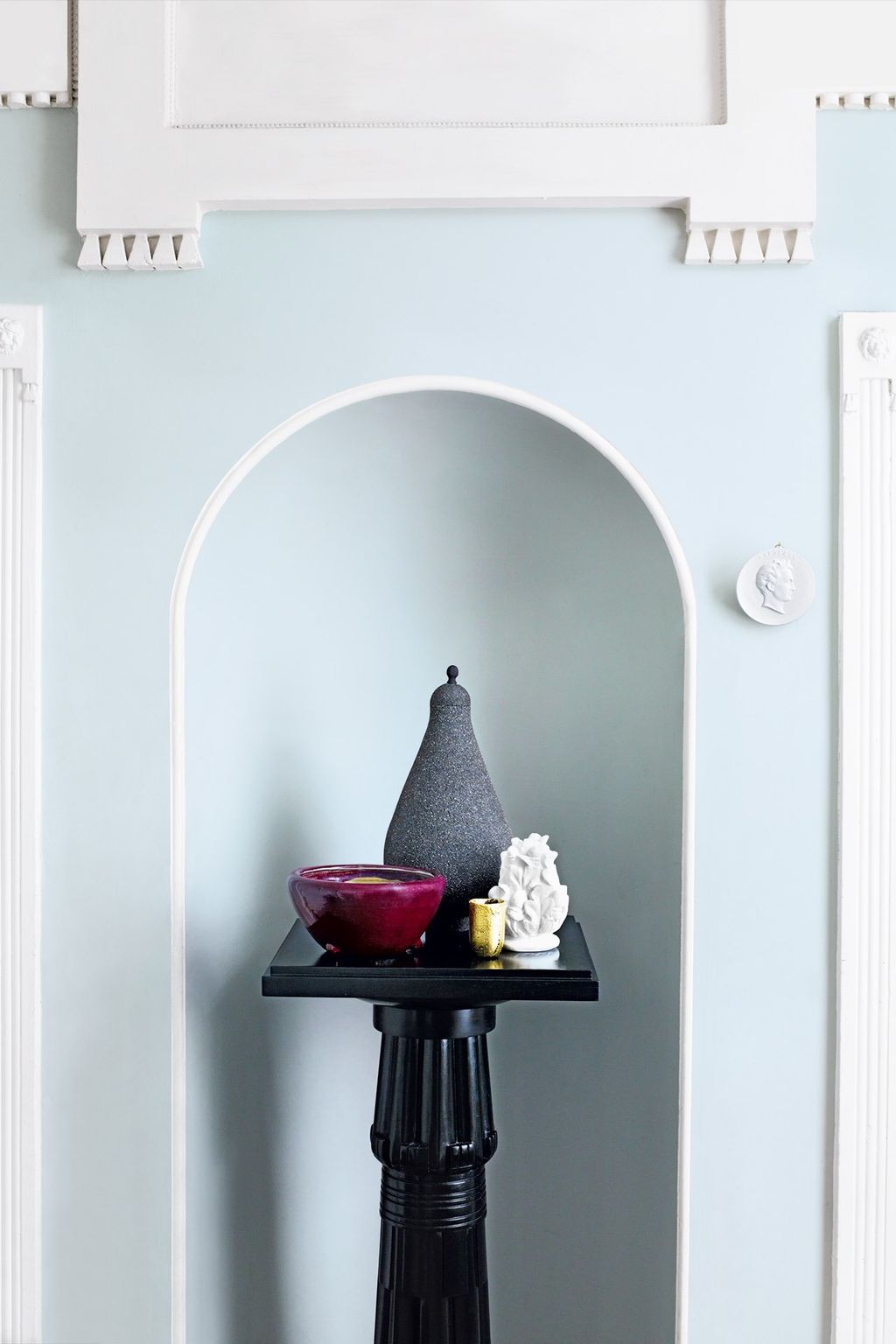 In this Georgian alcove House  Garden's deputy decoration editor Ruth Sleightholme has used a Twenties ebonised wood...