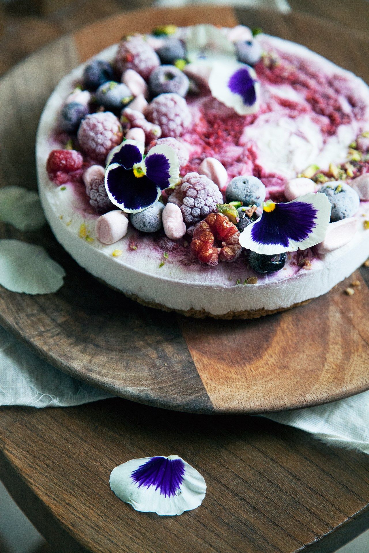Vegan cheesecake with lemon and raspberry