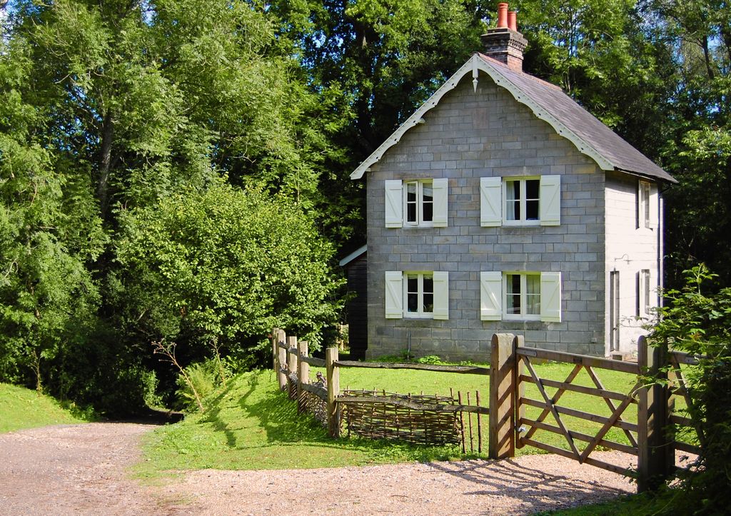 Image may contain Nature Building Housing Outdoors Cottage House Countryside and Rural