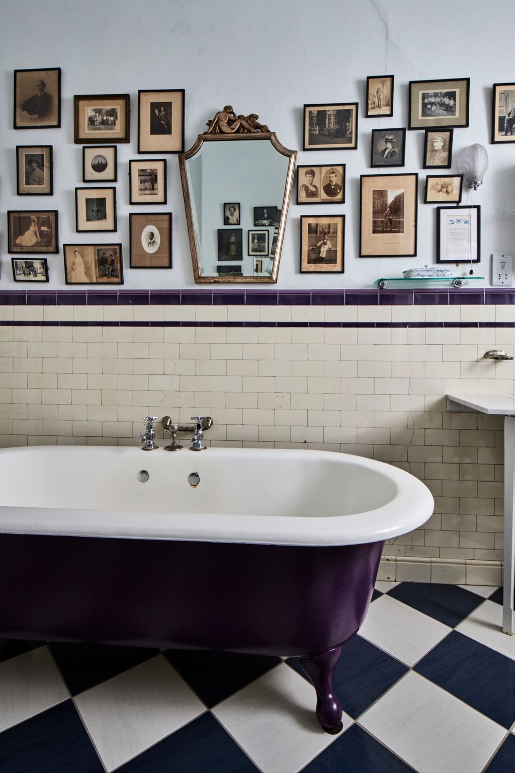 Image may contain Tub Bathtub Interior Design Indoors and Room