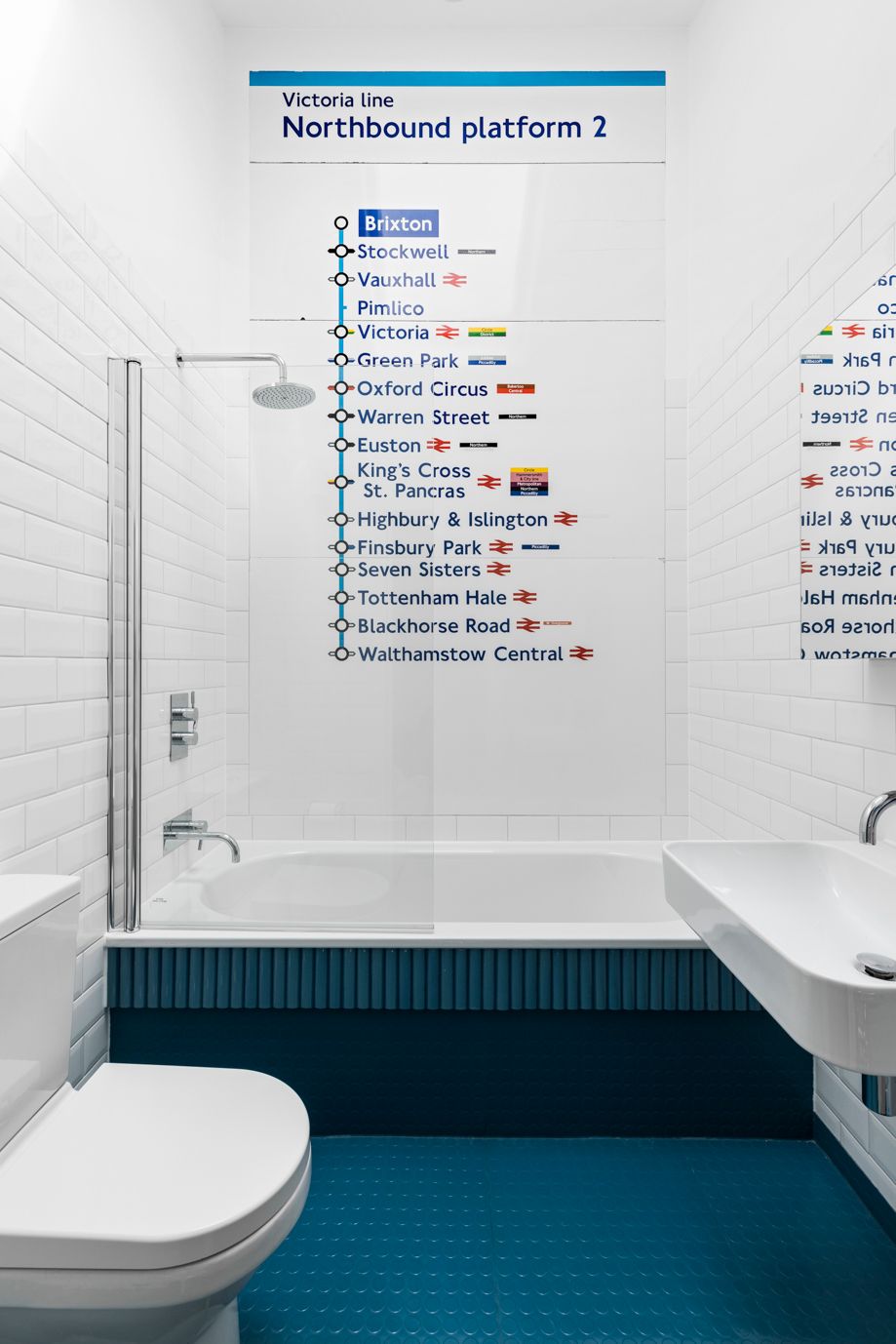 Image may contain Indoors Room Tub Bathtub and Bathroom