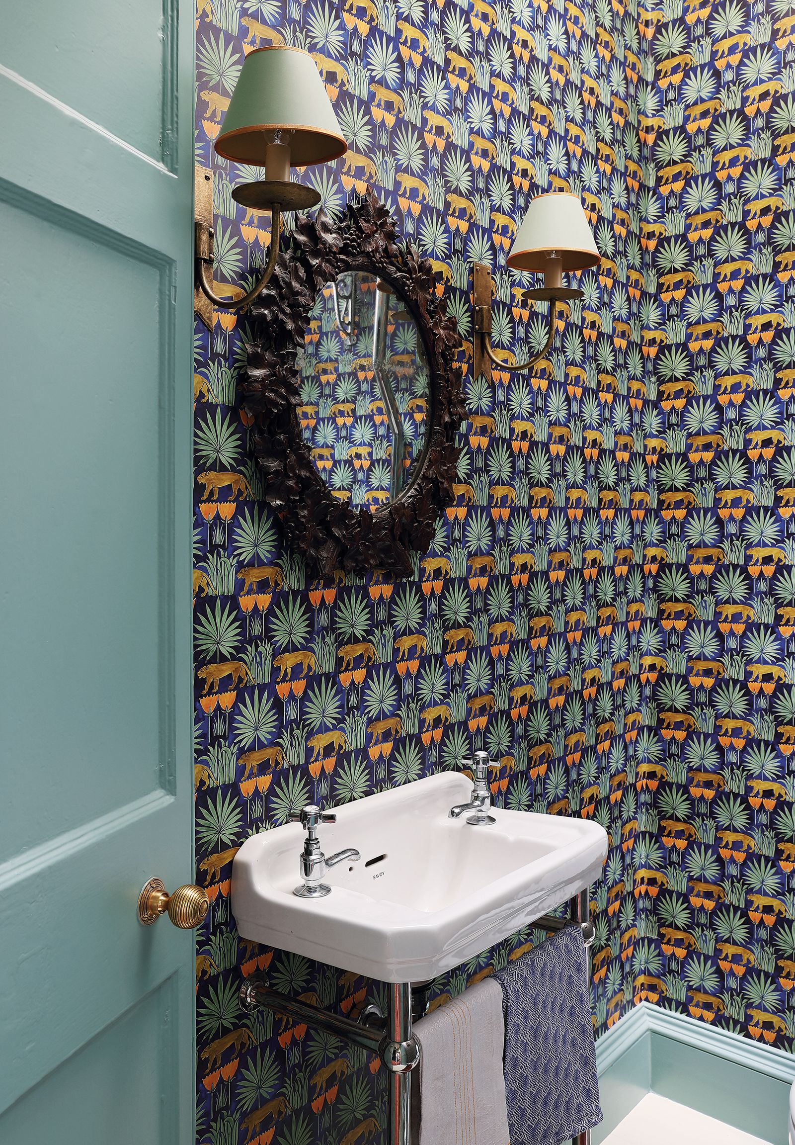 Image may contain Sink and Indoors