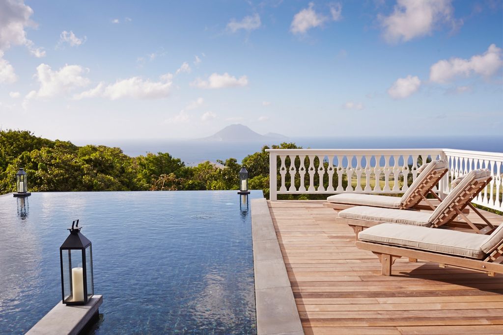 The Pool | Belle Mont Farm  Hotels