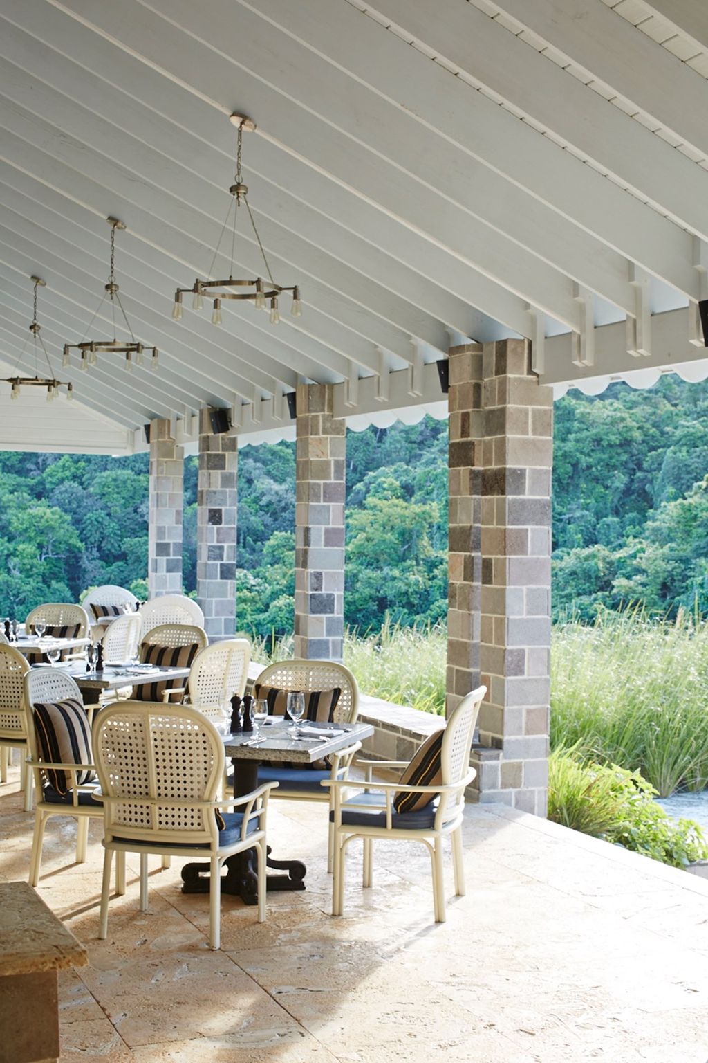Outdoor Dining | Belle Mont Farm  Hotels