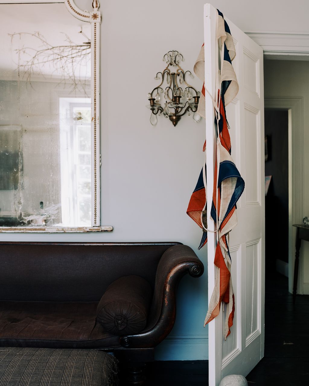 Image may contain Living Room Indoors Room Furniture and Couch