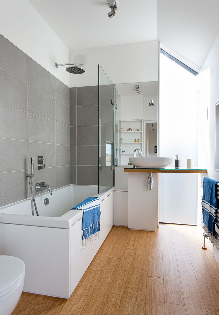 Image may contain Indoors Room Bathroom Tub and Bathtub