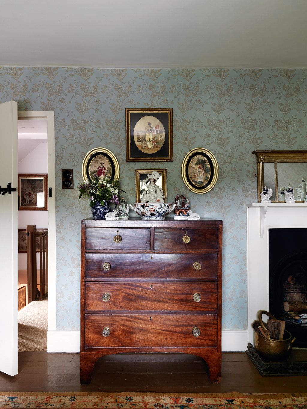 The wallpaper in this room is 'Alice' by George Spencer.