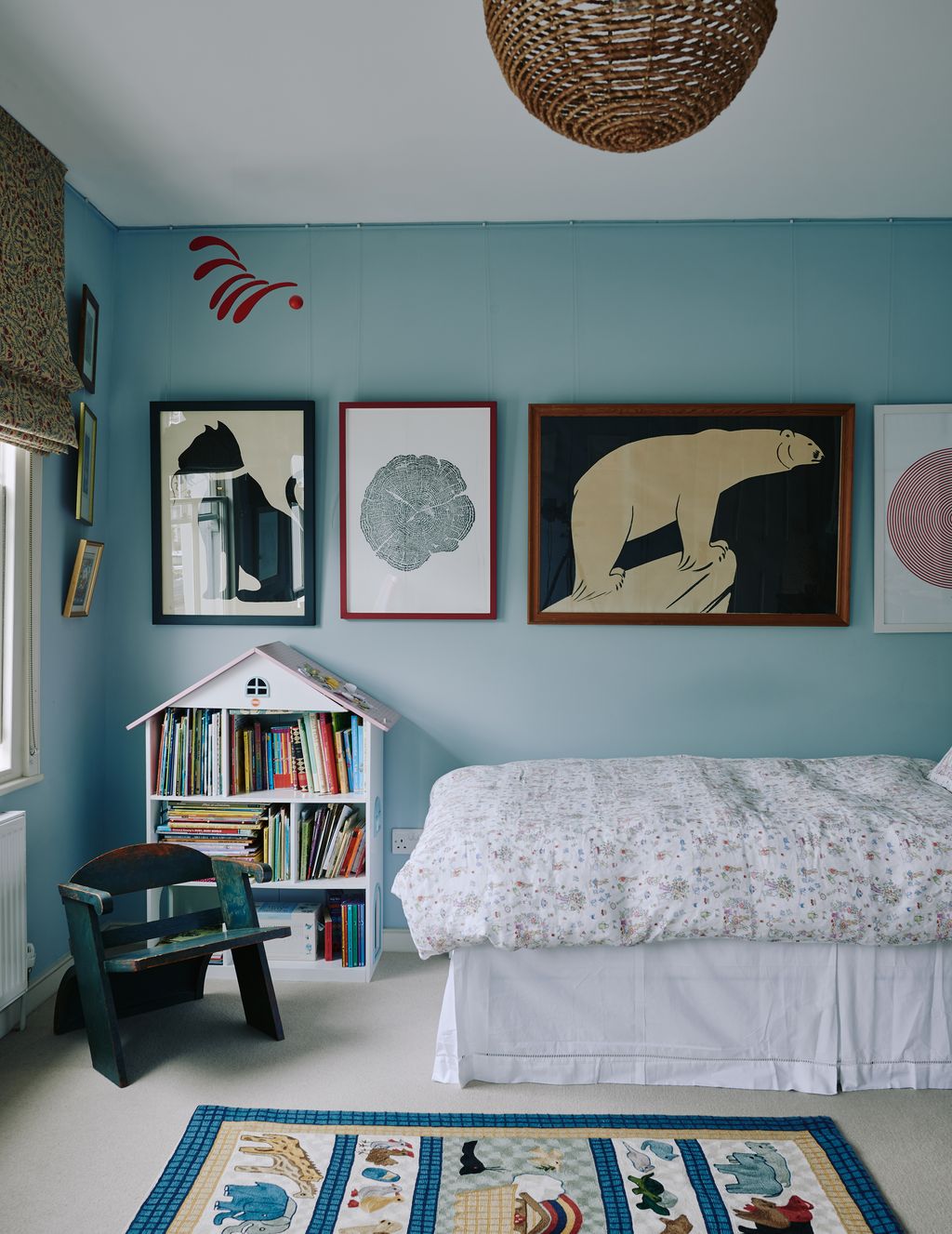 Image may contain Indoors Room Bedroom Furniture Bed Dorm Room Interior Design Shelf Bookcase Living Room and Rug