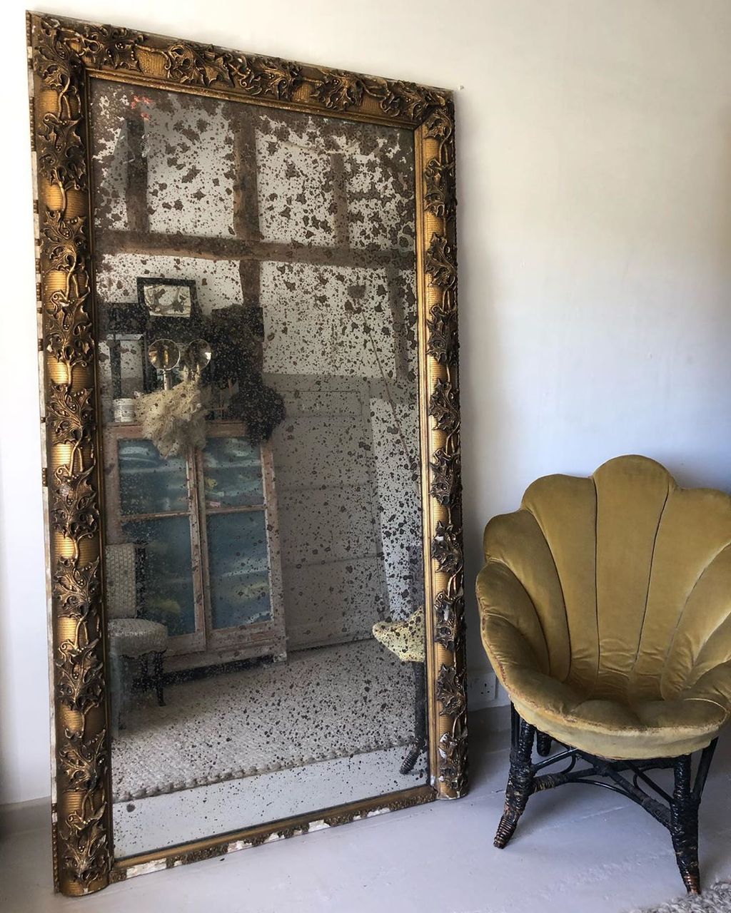 I was gutted when I saw I had missed out of a pair of shell and mercury mirror frames from here recently definitely one...