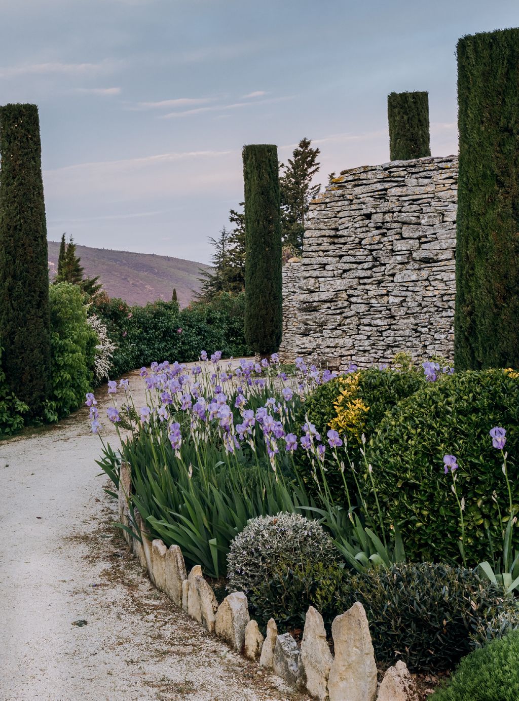 Pieces of stone found in the garden were laid on end to create a charmingly   irregular edging to the beds that is both...