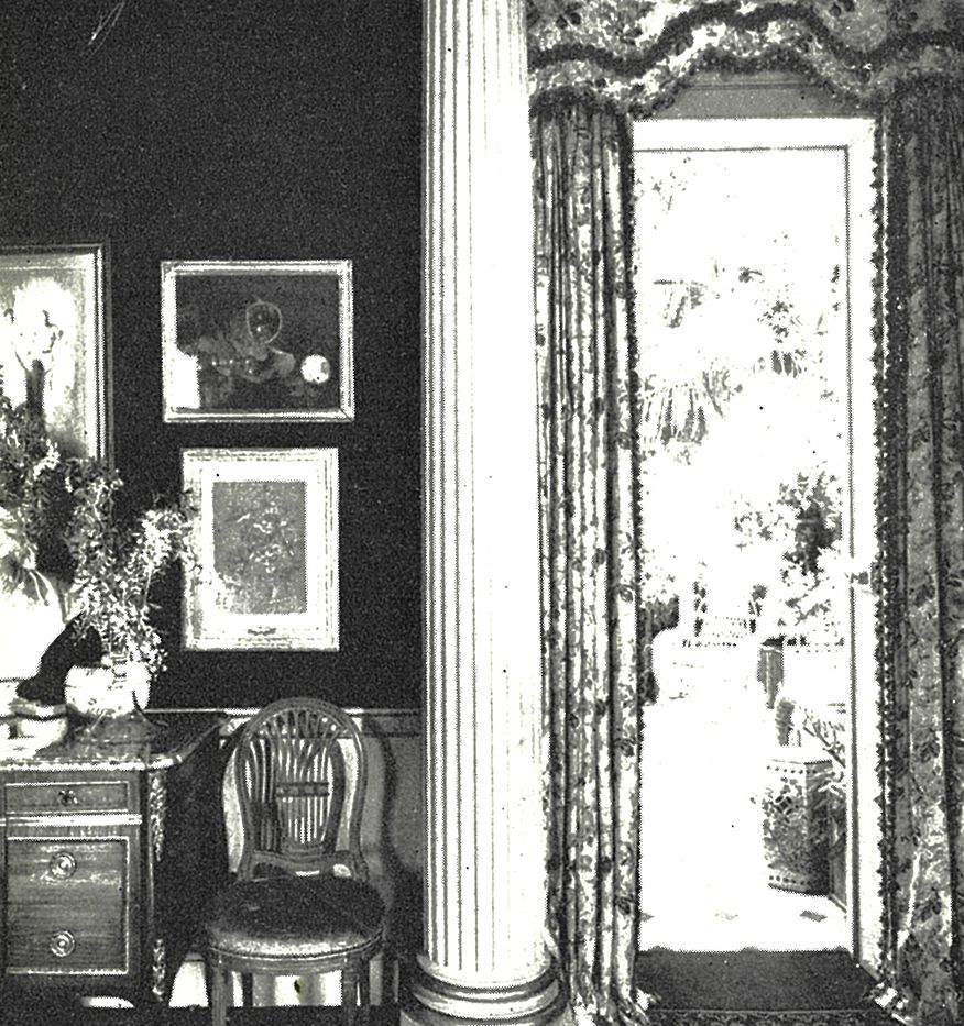 Whiteandgold pillars and pilasters were introduced to hide the previous divisions.