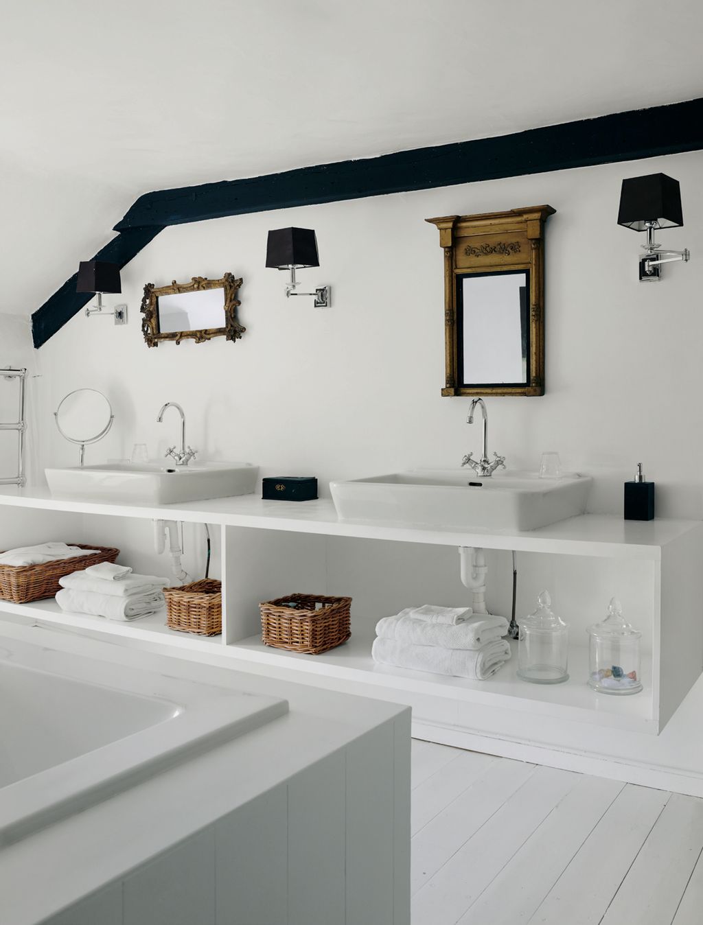 Image may contain Double Sink and Sink Faucet