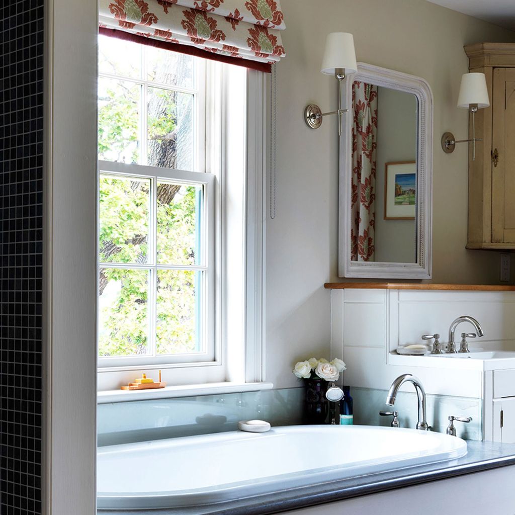 Image may contain Indoors Room Tub and Bathtub