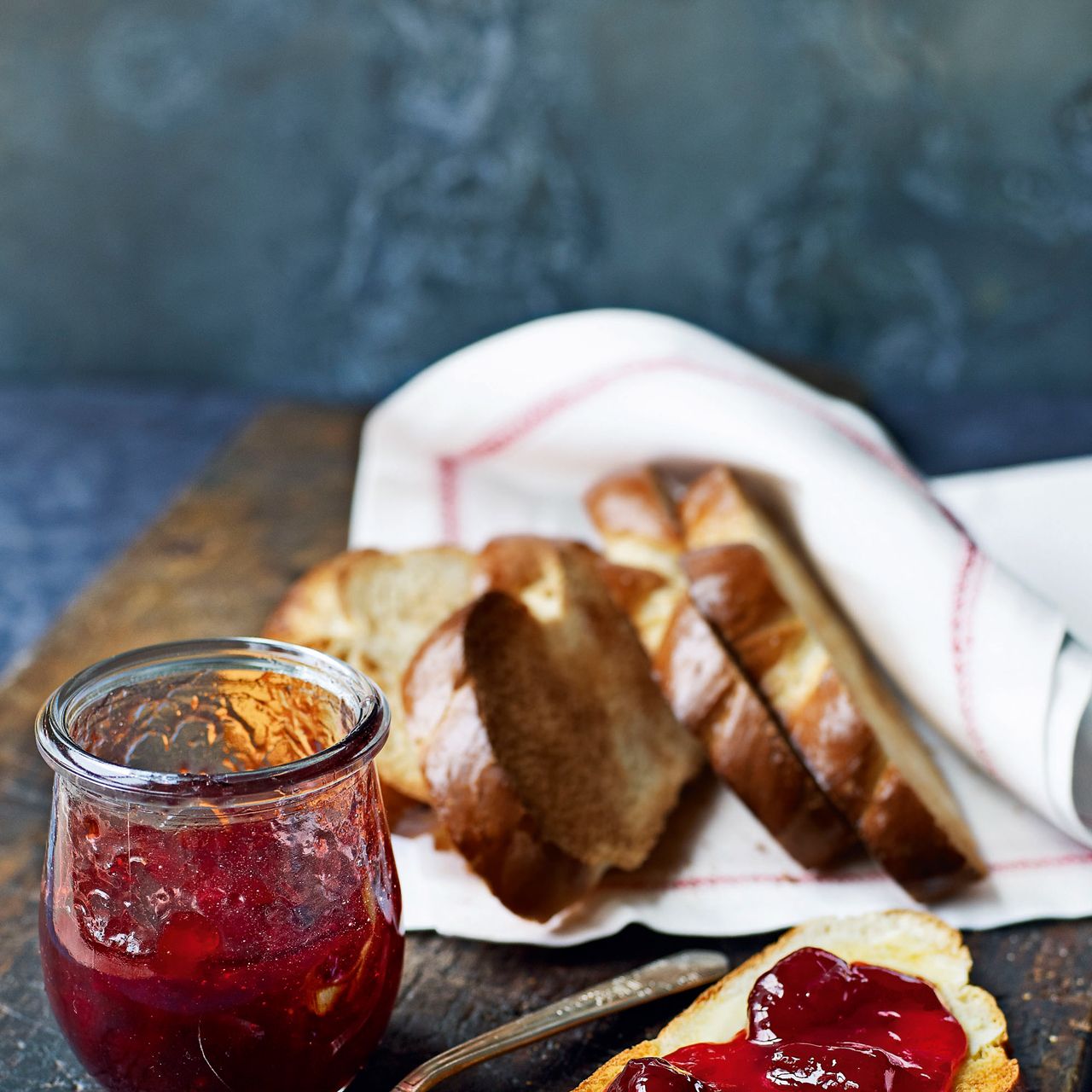 How to make strawberry jam