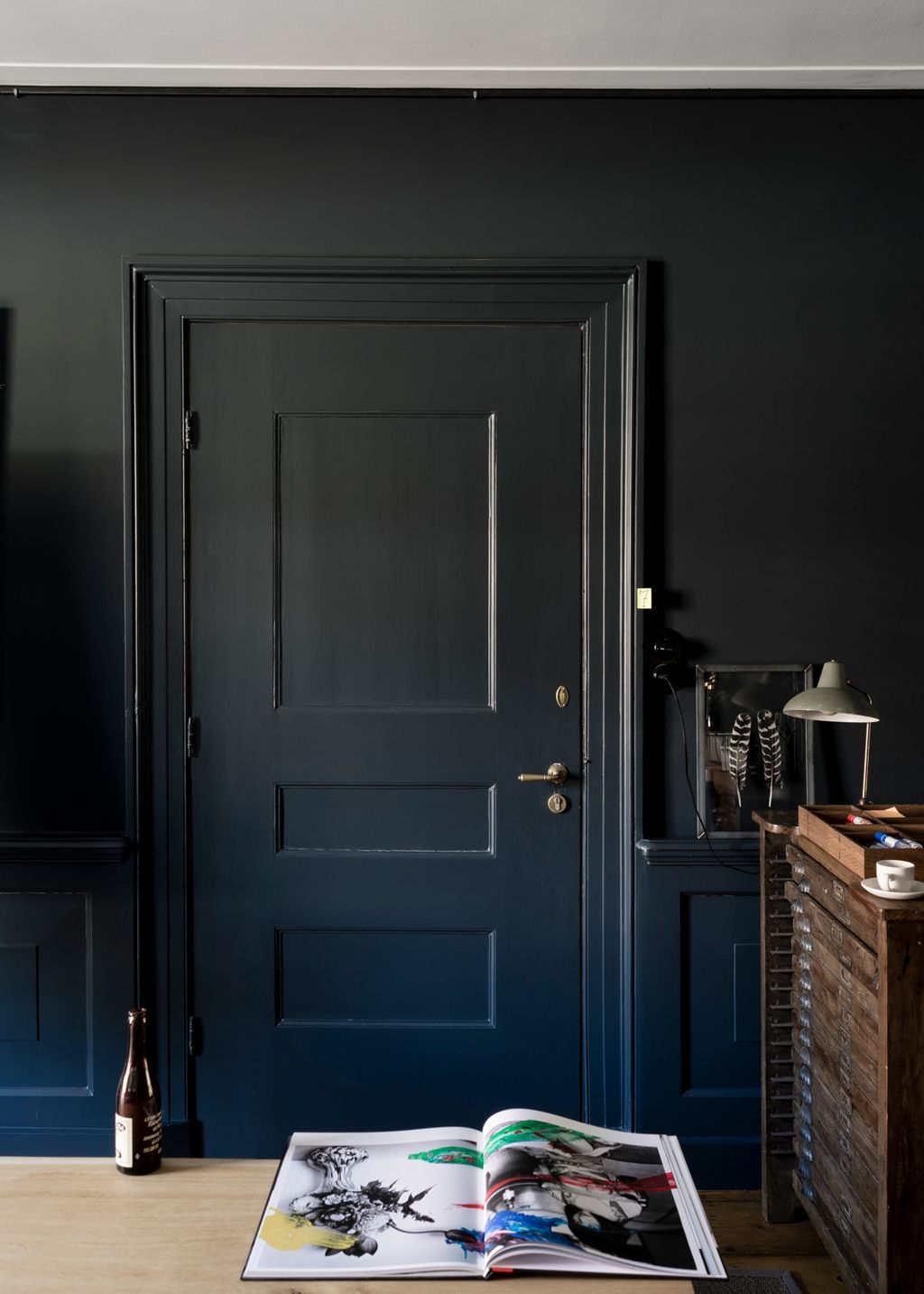 Painting the walls and woodwork in the same colour is a centuriesold trick but it looks particularly modern at the...
