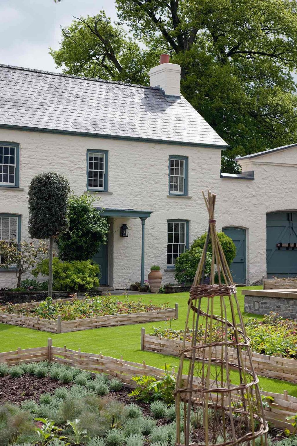 Image may contain Yard Outdoors Nature Grass Plant Housing and Building