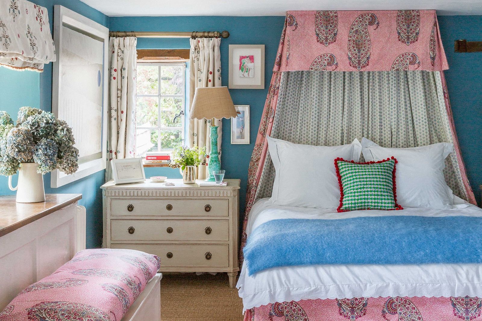 Image may contain Indoors Room Bedroom Furniture Interior Design and Bed