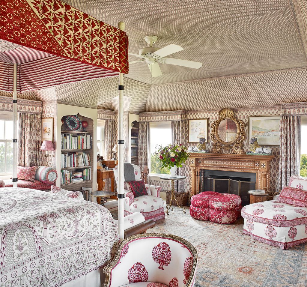 Image may contain Room Indoors Furniture Living Room Interior Design and Bedroom