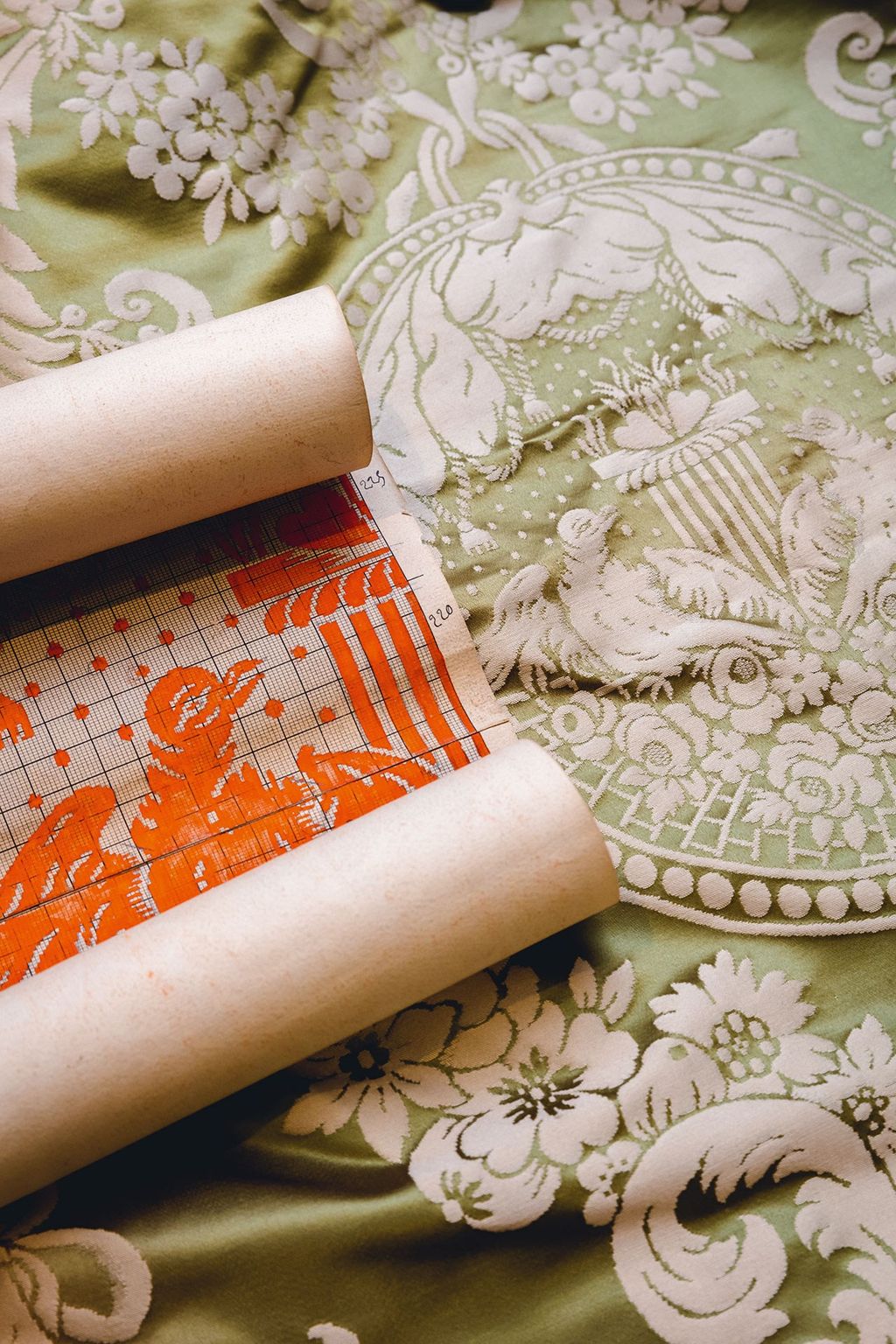 Point paper plan and finished silk | Le Manach Woven from the archives | Decoration