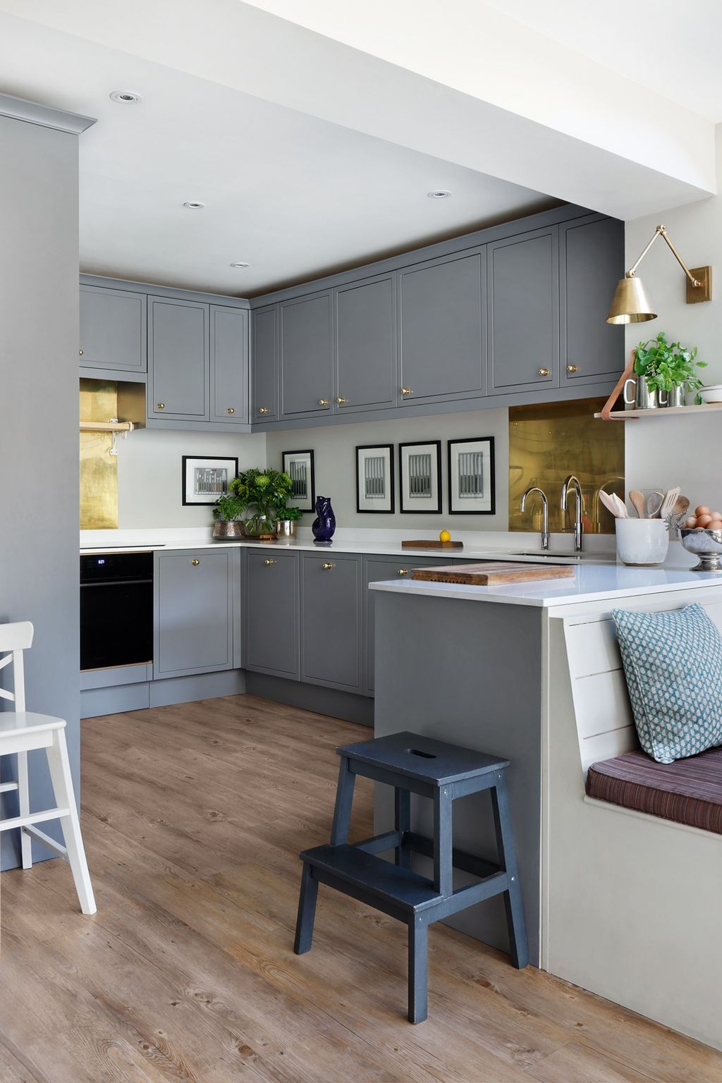 The kitchen units were paired with handles from A Touch of Brass the colour of which is picked up by the brass splashbacks.