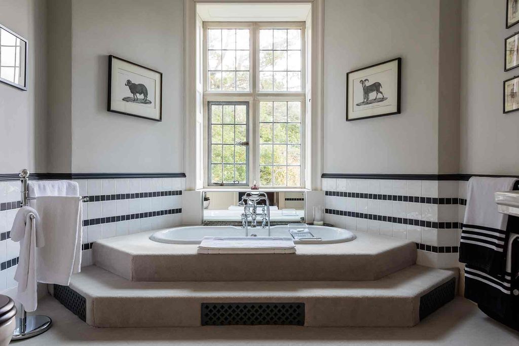 Image may contain Tub Interior Design Indoors and Room
