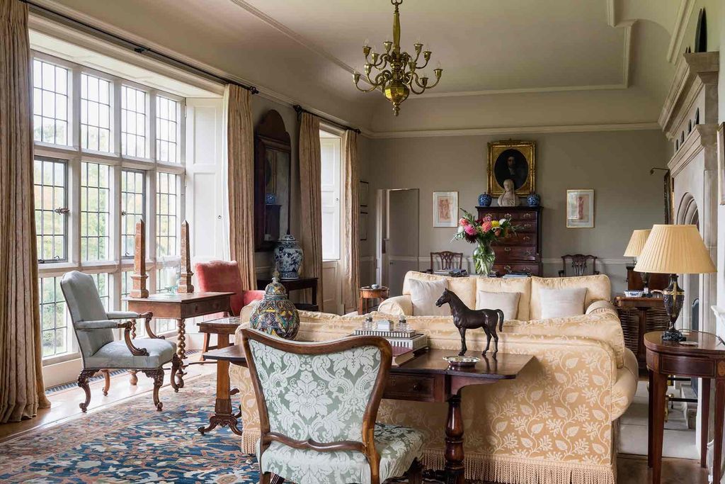 Traditional Manor Living Room | Living Room Design Ideas