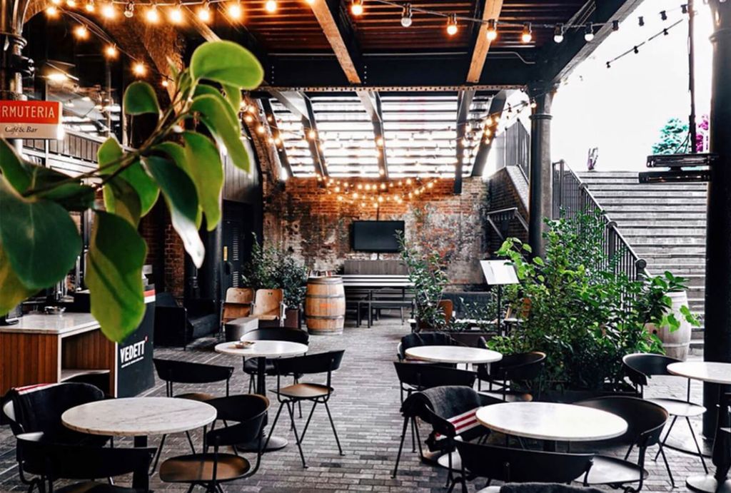 Outdoor drinking in London Vermuteria