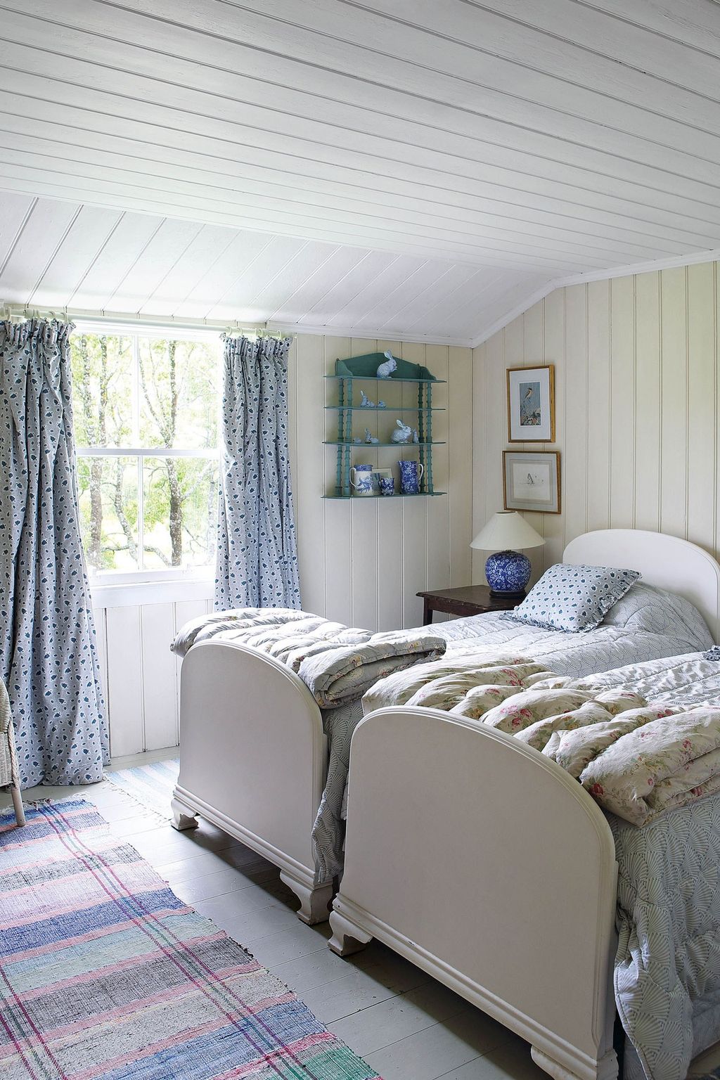 Image may contain Indoors Room Bedroom Dorm Room Living Room and Rug