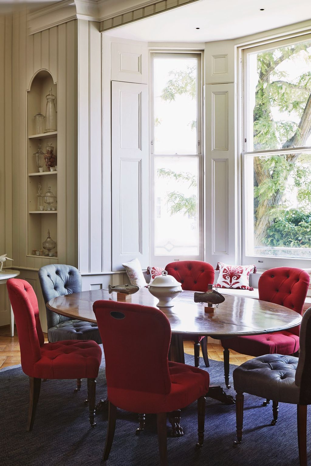 In the new openplan kitchen there is space for an oval dining table in front of the window.