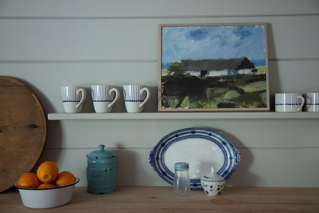 The kitchen and dining room also have original panelling.