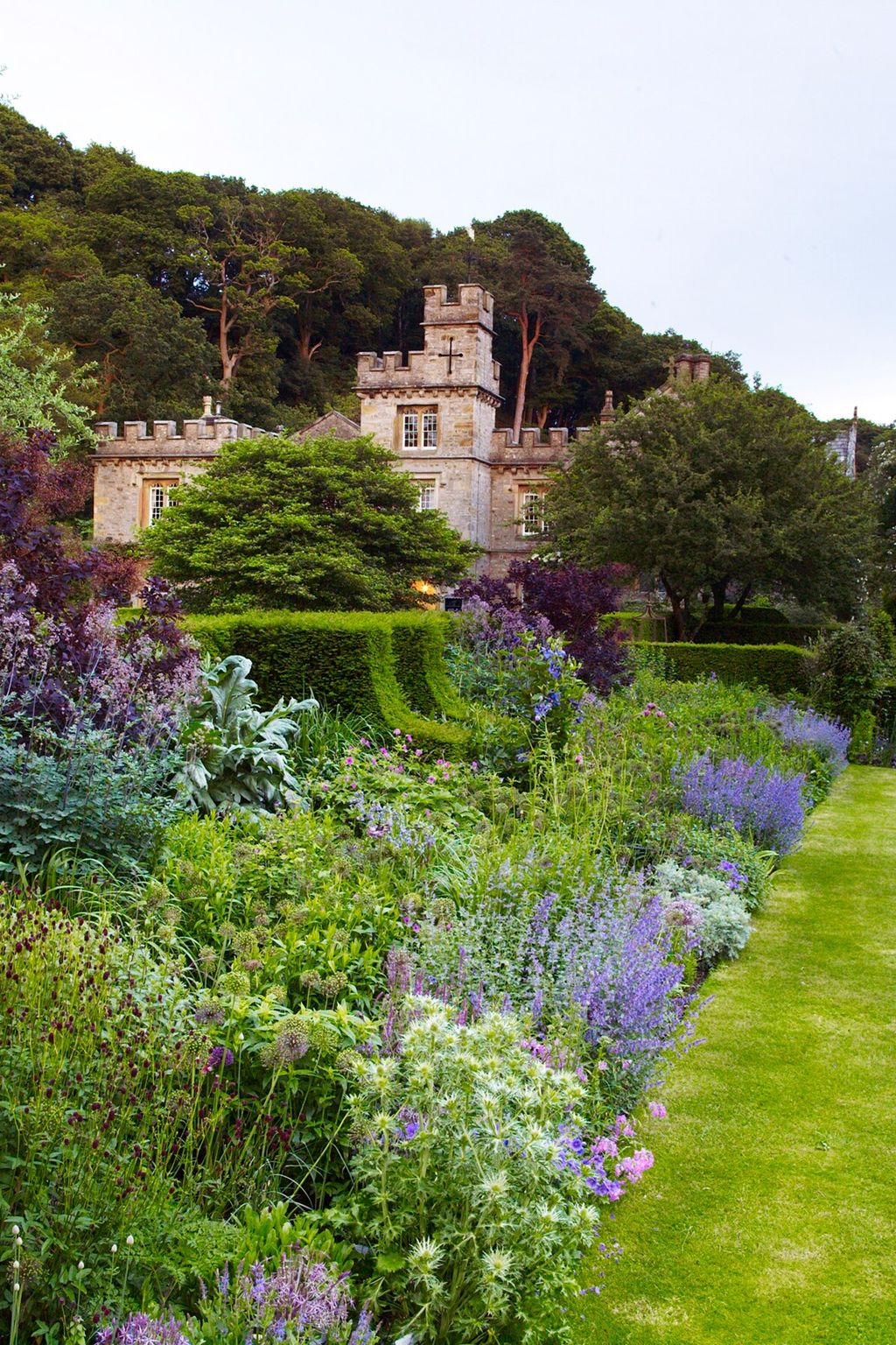 Castellated Facade  The Garden of Designer Arabella LennoxBoyd | Designers' Gardens