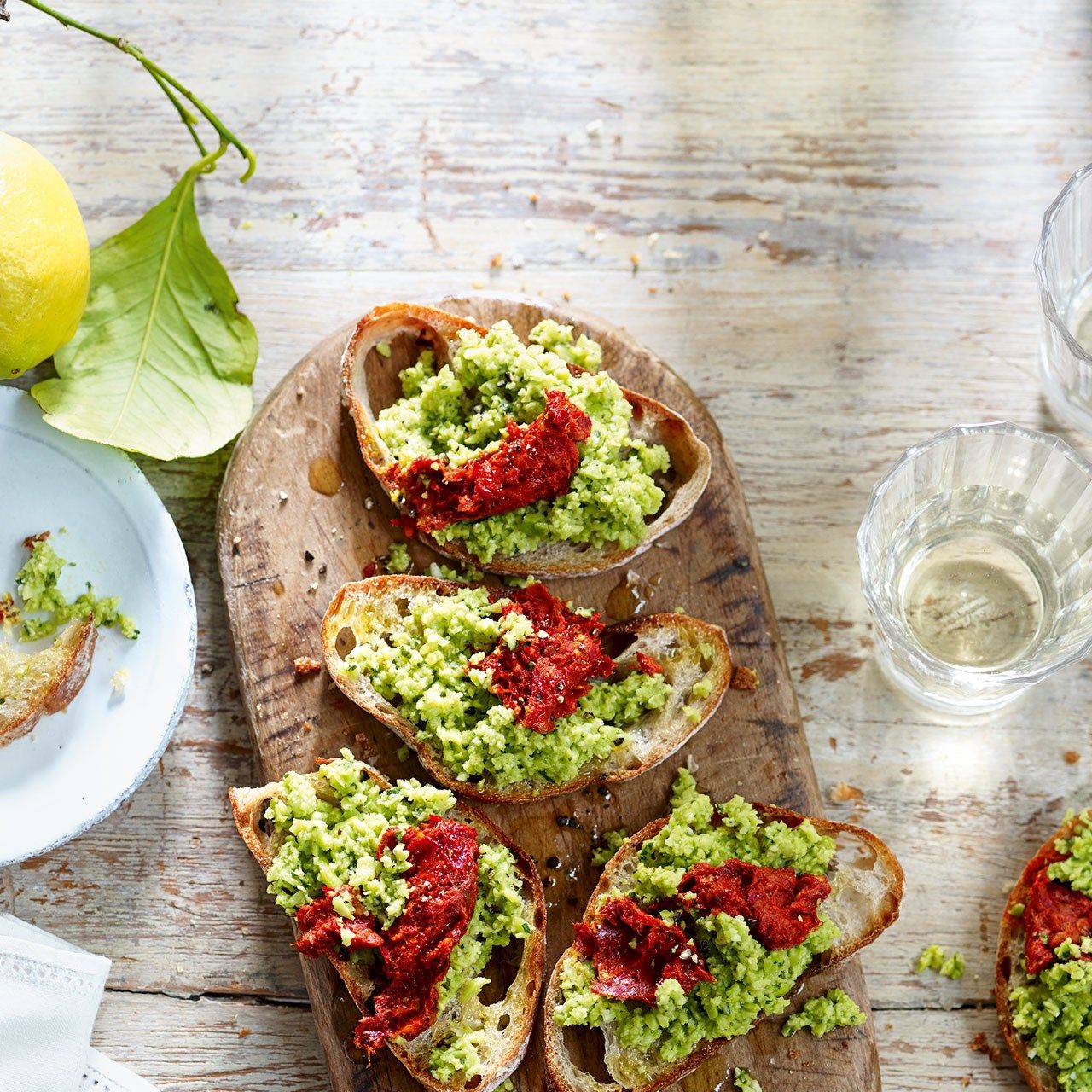 Bruschetta with broad beans, mint and ’nduja