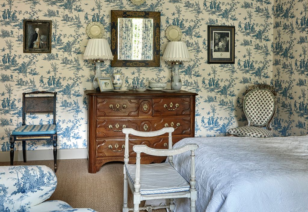 Image may contain Furniture Room Indoors Bedroom Bed Living Room and Cabinet