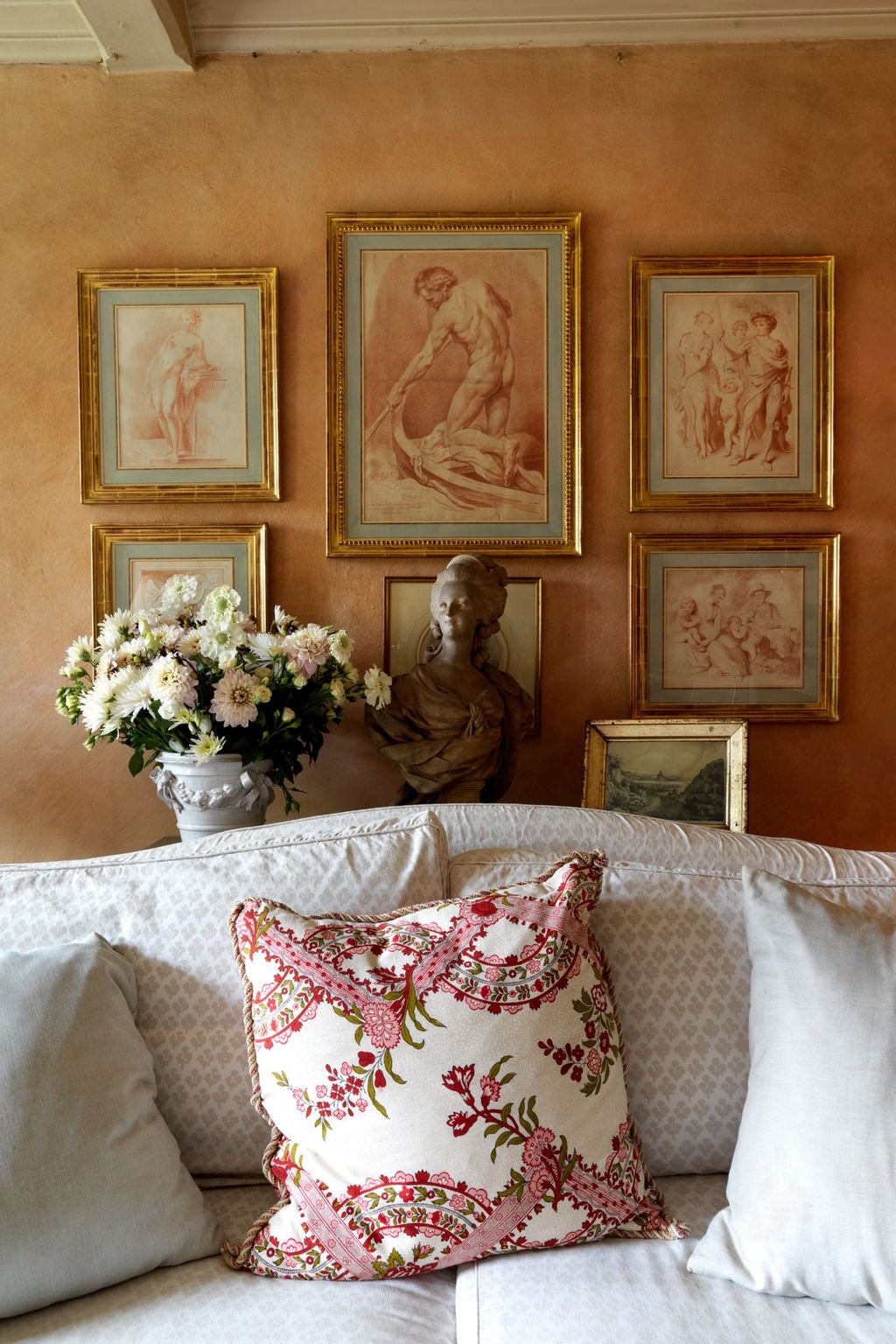 How to hang pictures